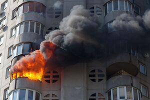 Когда начался пожар, категорически нельзя открывать окна и двери настежь