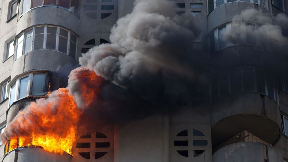 Коли почалася пожежа, категорично не можна відчиняти вікна і двері навстіж