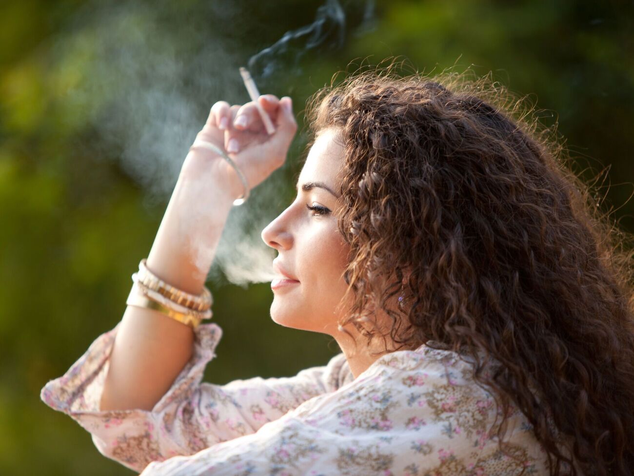 Бросая курить, уберите все, что напоминает о курении, из своего окружения