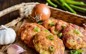 Котлеты обжаривают до румяной корочки