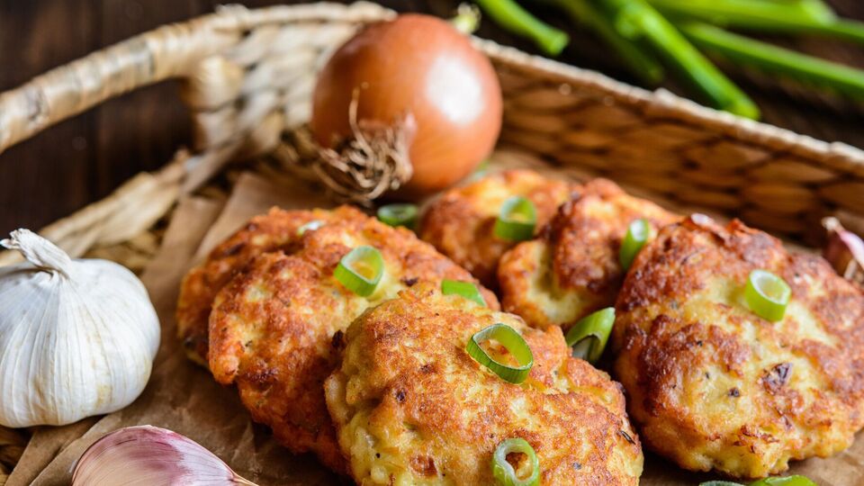 Котлети обсмажують до рум'яної скоринки