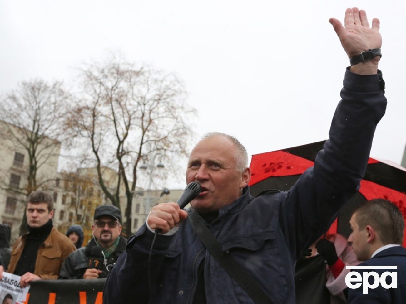 Статкевича після звільнення забрали люди в масках, бо він відмовився від депортації до Литви