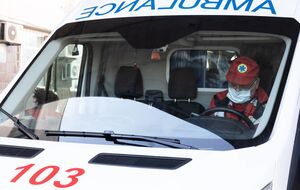 В результате взрыва погибла 57-летняя местная жительница, 40-летнего мужчину госпитализировали