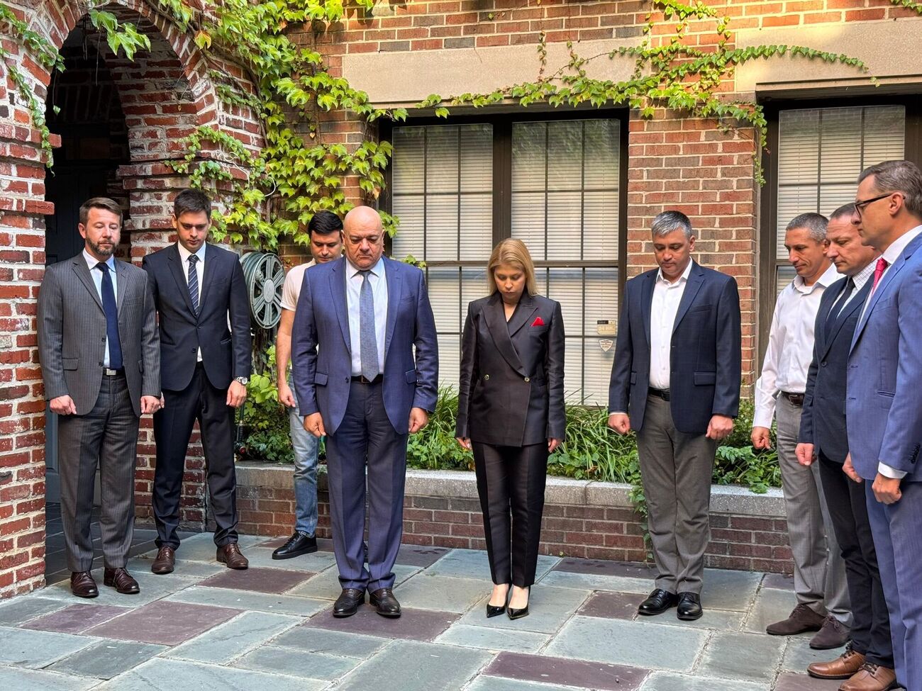 Стефанишина вместе с командой посольства в США минутой молчания почтили тех, кто отдал жизнь за свободу Украины