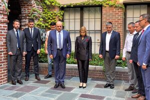 Стефанишина вместе с командой посольства в США минутой молчания почтили тех, кто отдал жизнь за свободу Украины