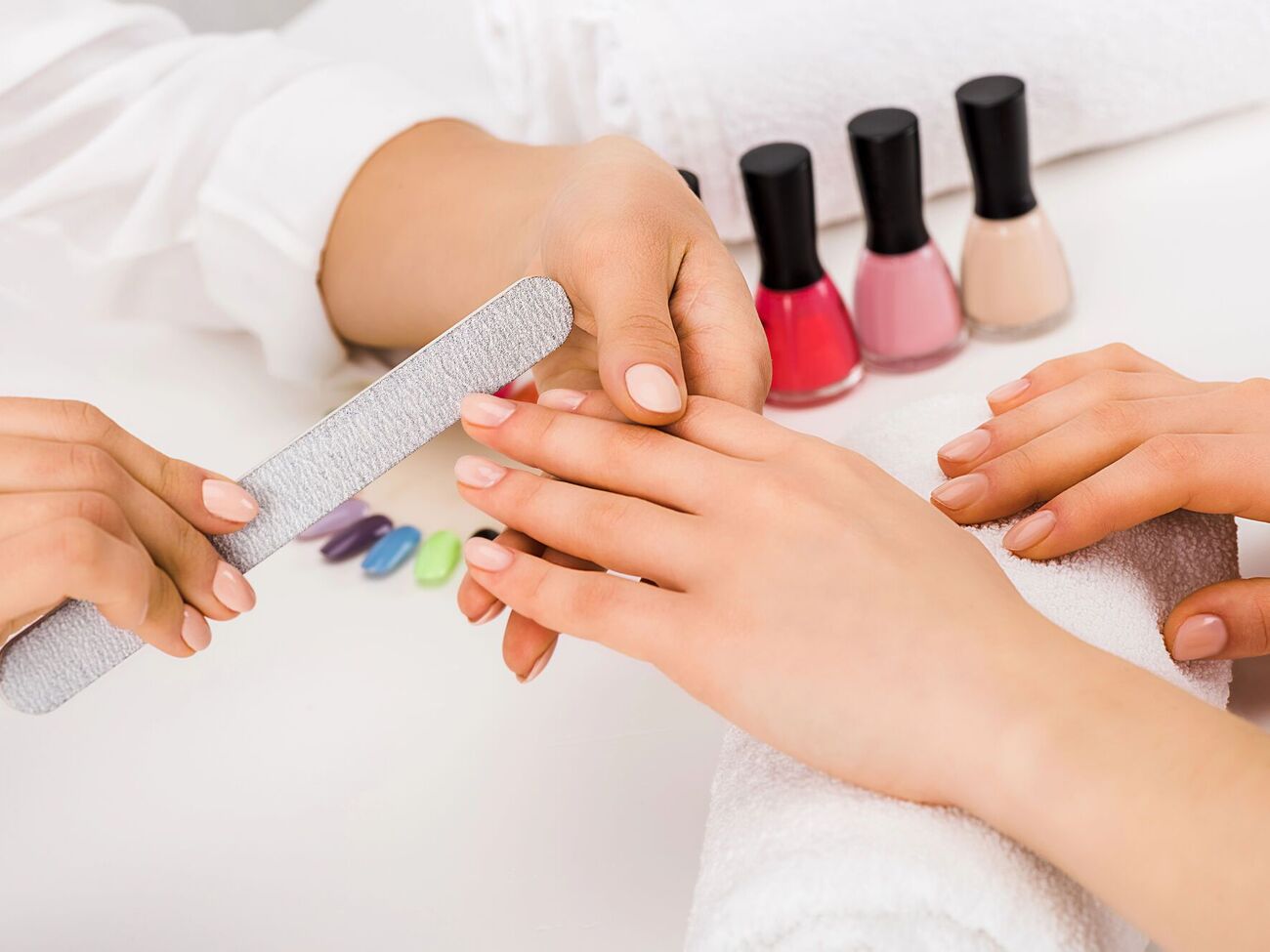 Протягом доби після манікюру готувати рибу чи м'ясо потрібно в рукавичках