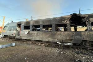 Під удар РФ потрапляють і енергетичні підстанції, і локомотивні депо, і пасажирські вокзали, розповіли в "Укрзалізниці"