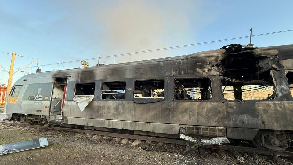 Под удар РФ попадают и энергетические подстанции, и локомотивные депо, и пассажирские вокзалы, рассказали в "Укрзалізниці"