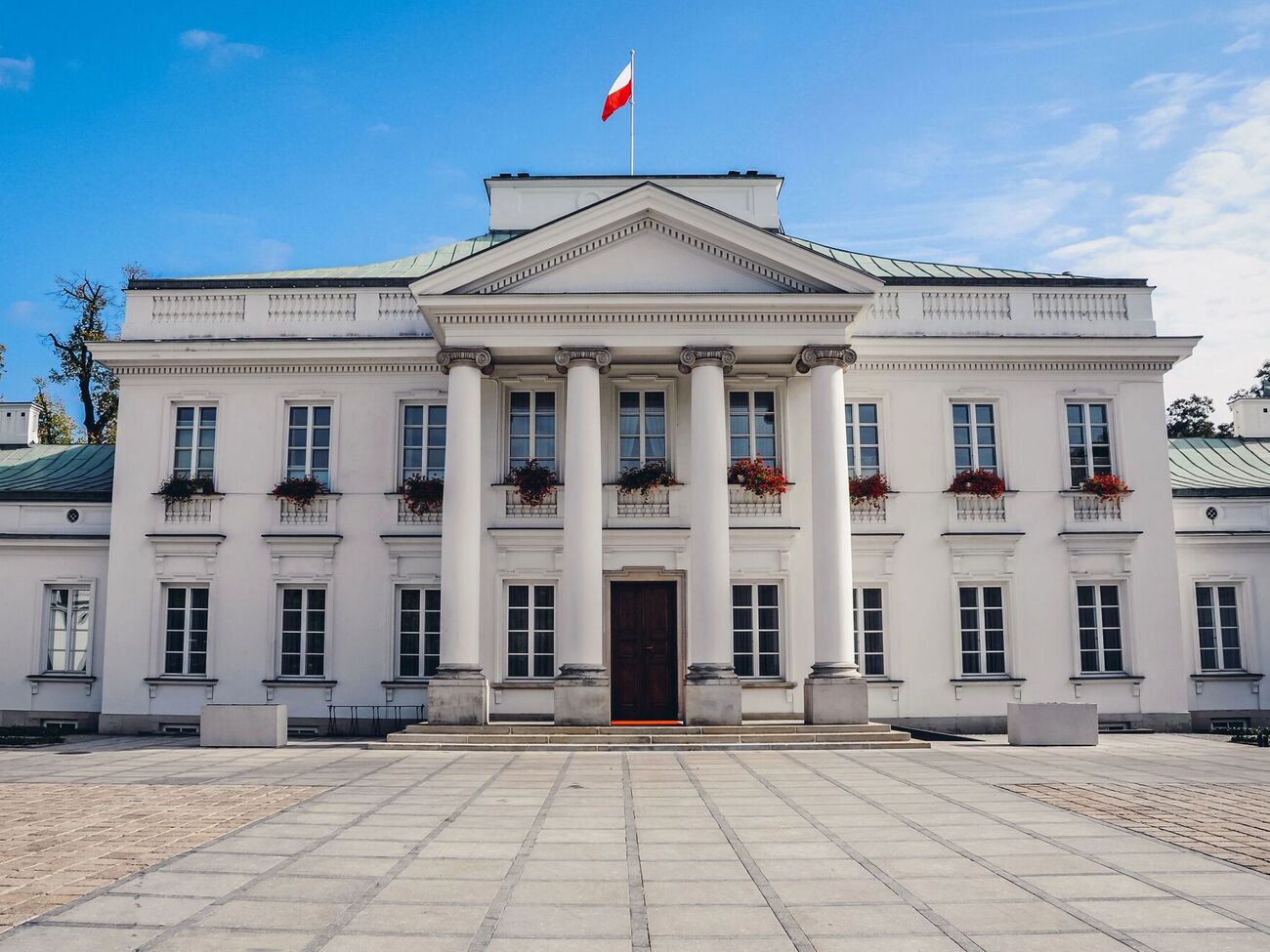 Дрон, летевший над дворцом Бельведер, вернулся в аварийном режиме к своим операторам. Их задержали