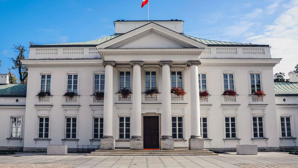 Дрон, летевший над дворцом Бельведер, вернулся в аварийном режиме к своим операторам. Их задержали