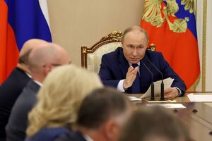 Путин хочет, чтобы экономика РФ росла быстрее мировой