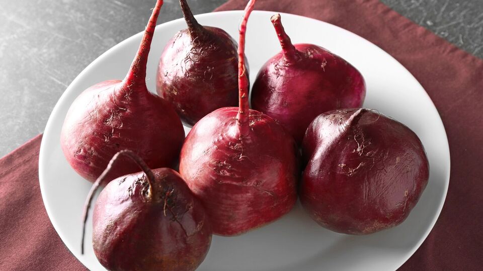 Чтобы свекла быстро сварилась, ее нужно готовить на контрасте температур