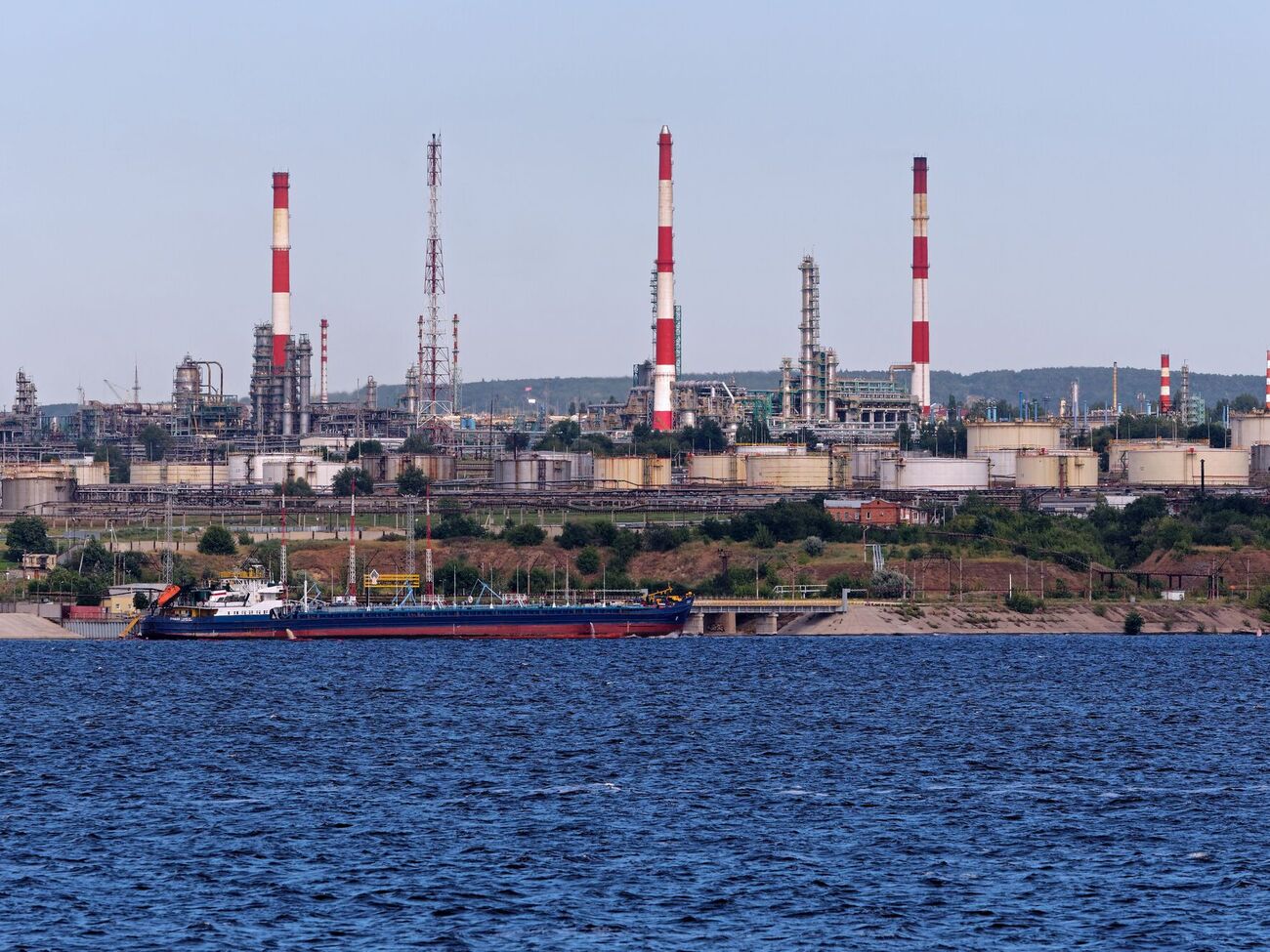 НПЗ в Саратове атаковали второй раз за полтора месяца