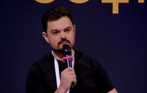 Именно отсюда надписи на стенах Бучи: "Кто вам разрешил так хорошо жить?"