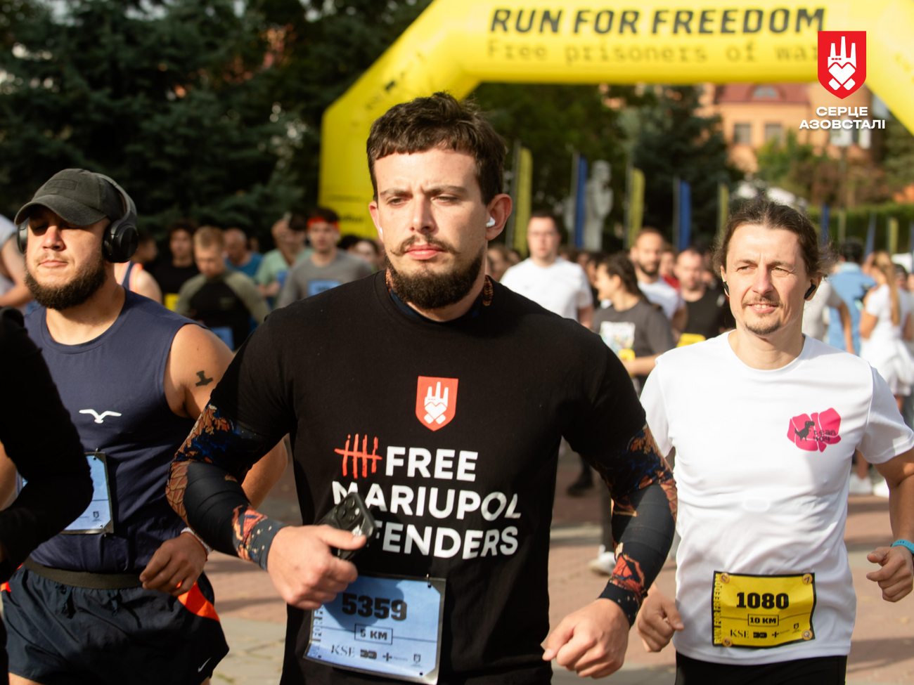 В забеге приняло участие около 1 тыс. человек, сообщили организаторы