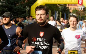 В забеге приняло участие около 1 тыс. человек, сообщили организаторы