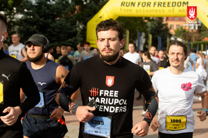 В забеге приняло участие около 1 тыс. человек, сообщили организаторы