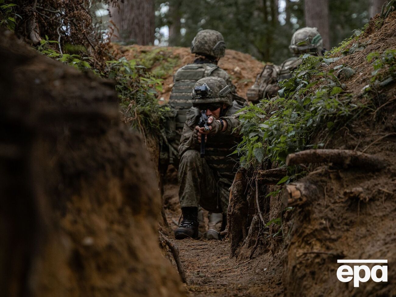 Украинские военные противостоят армии оккупантов в Донецкой области, которая по количеству превосходит ВСУ