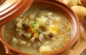 Юшку подають гарячою