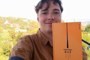 Любке за роман "МУР" вручили "Золотой хрен" в номинации "Худшее описание сексуальной сцены"