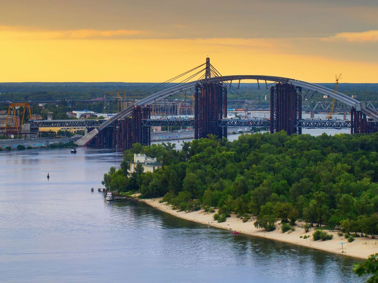 23 серпня було повністю відкрито рух по Подільському мостовому переходу, зазначили у КМДА