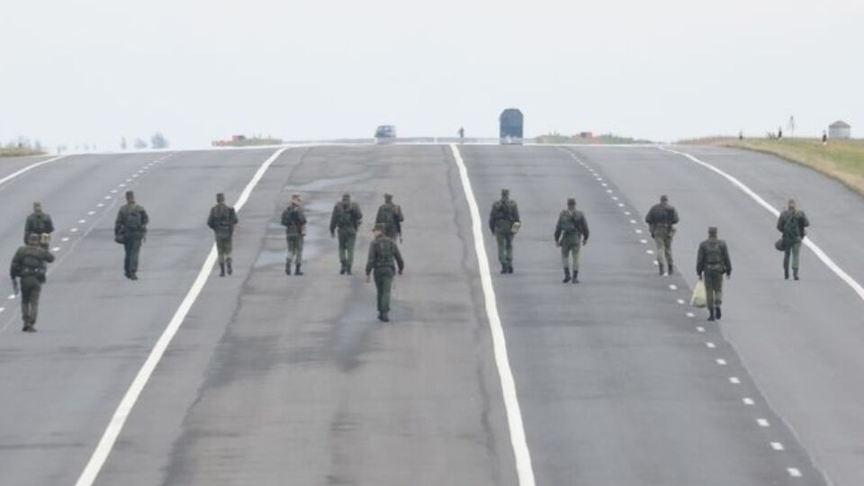 На фото с военных учений, опубликованных белорусскими СМИ, "Орешника" не видно