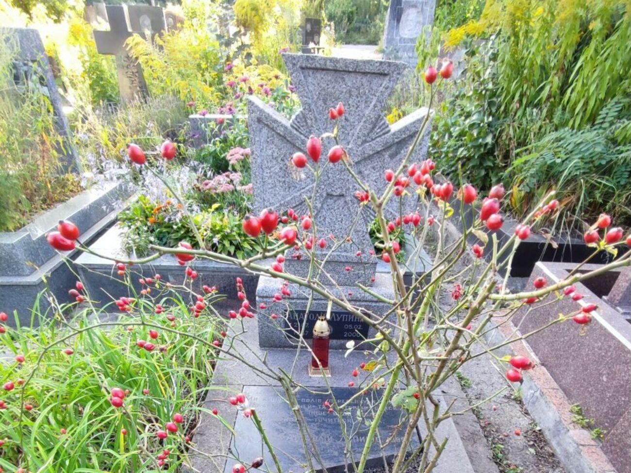 Диссидента похоронили на Байковом кладбище