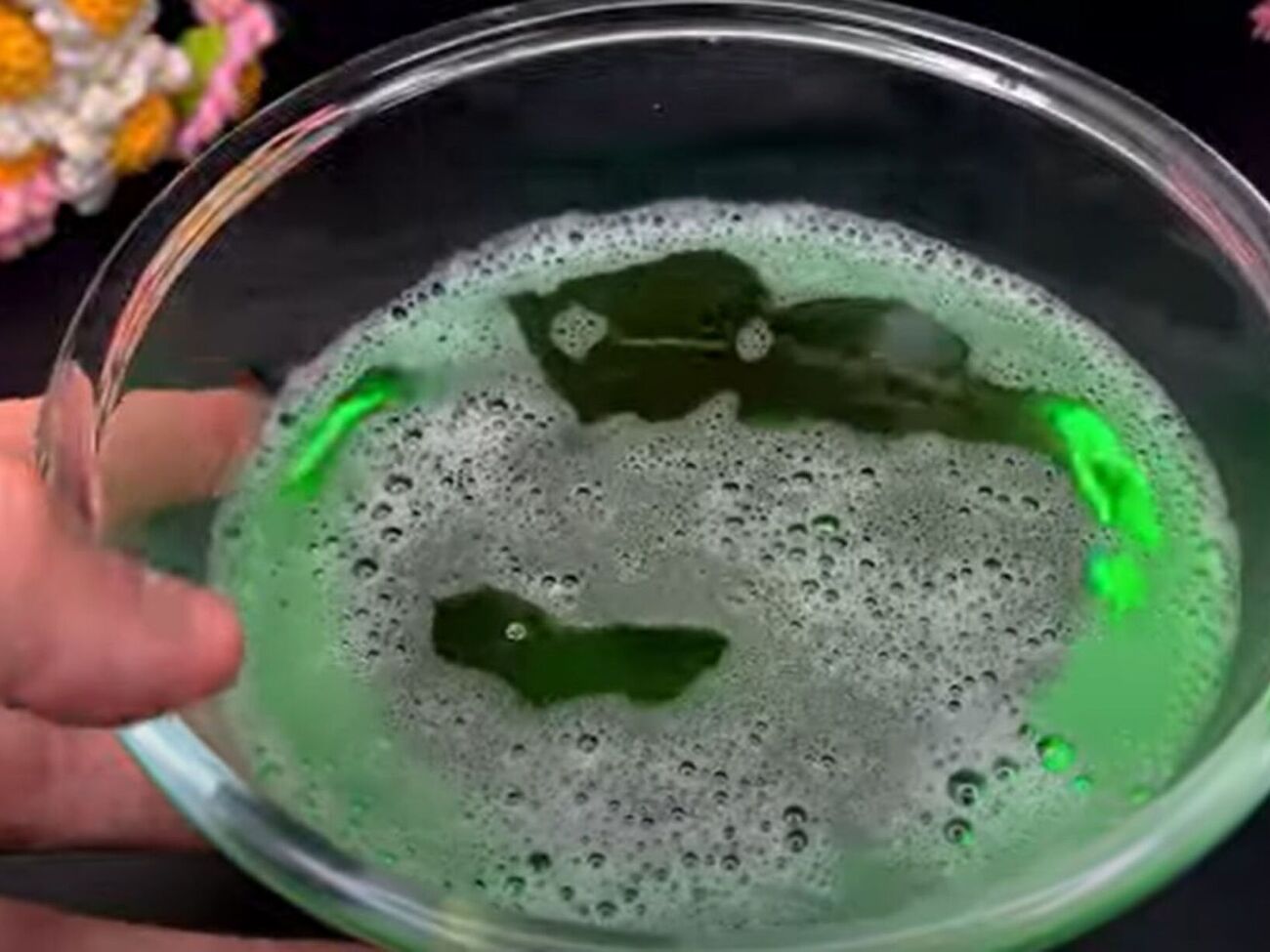 Благодаря этому средству стенки унитаза будут чистые и блестящие