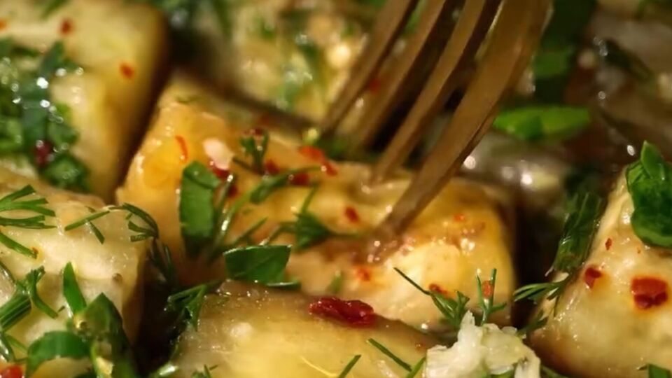 Маринованные баклажаны лучше всего подходят к шашлыку