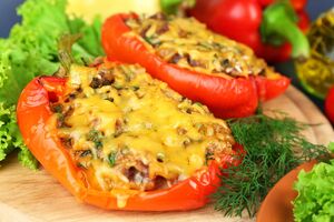 Для начинки понадобится два куриных филе