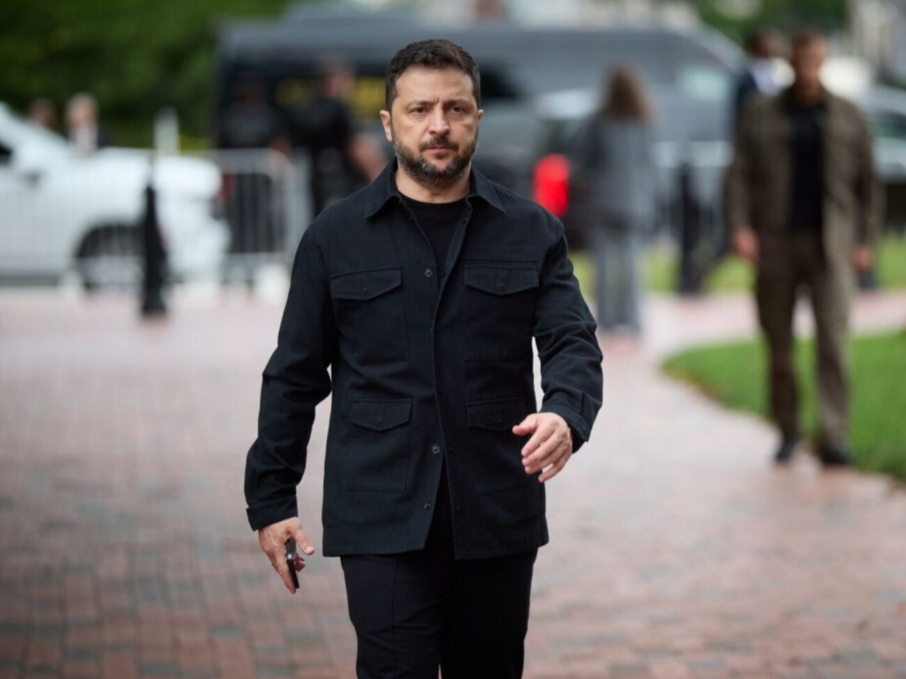 На столе лежит много предложений относительно саммита лидеров, рассказал Зеленский