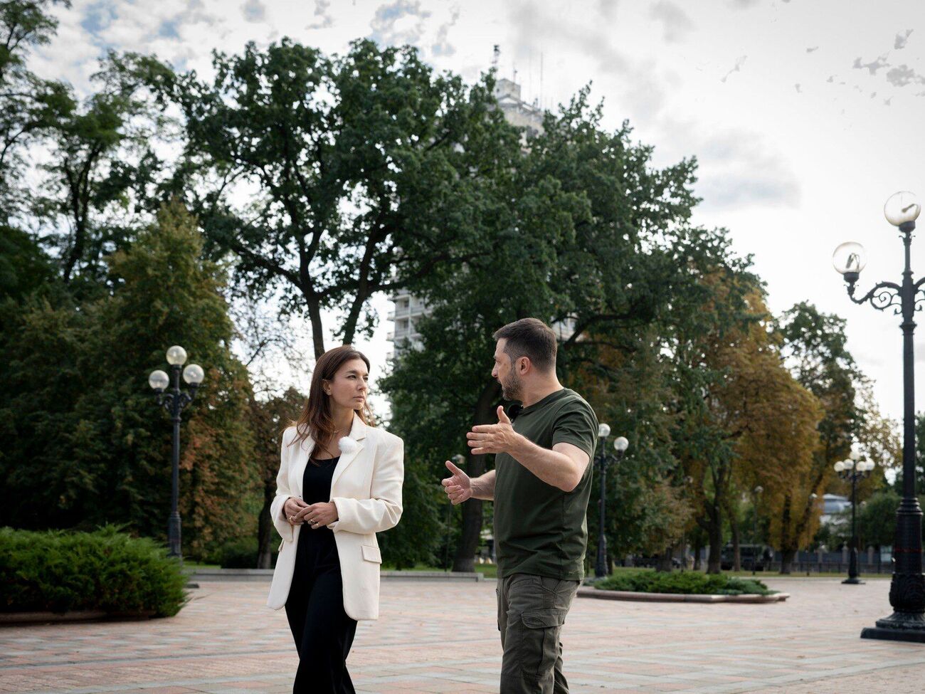 Зеленский сравнил результативность сбивания дронов и ракет в Украине и в Польше