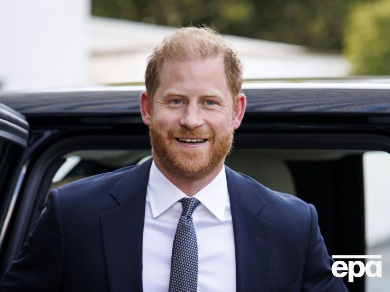 За час візиту українці надарували принцу Гаррі величезну кількість подарунків, зокрема кинджал