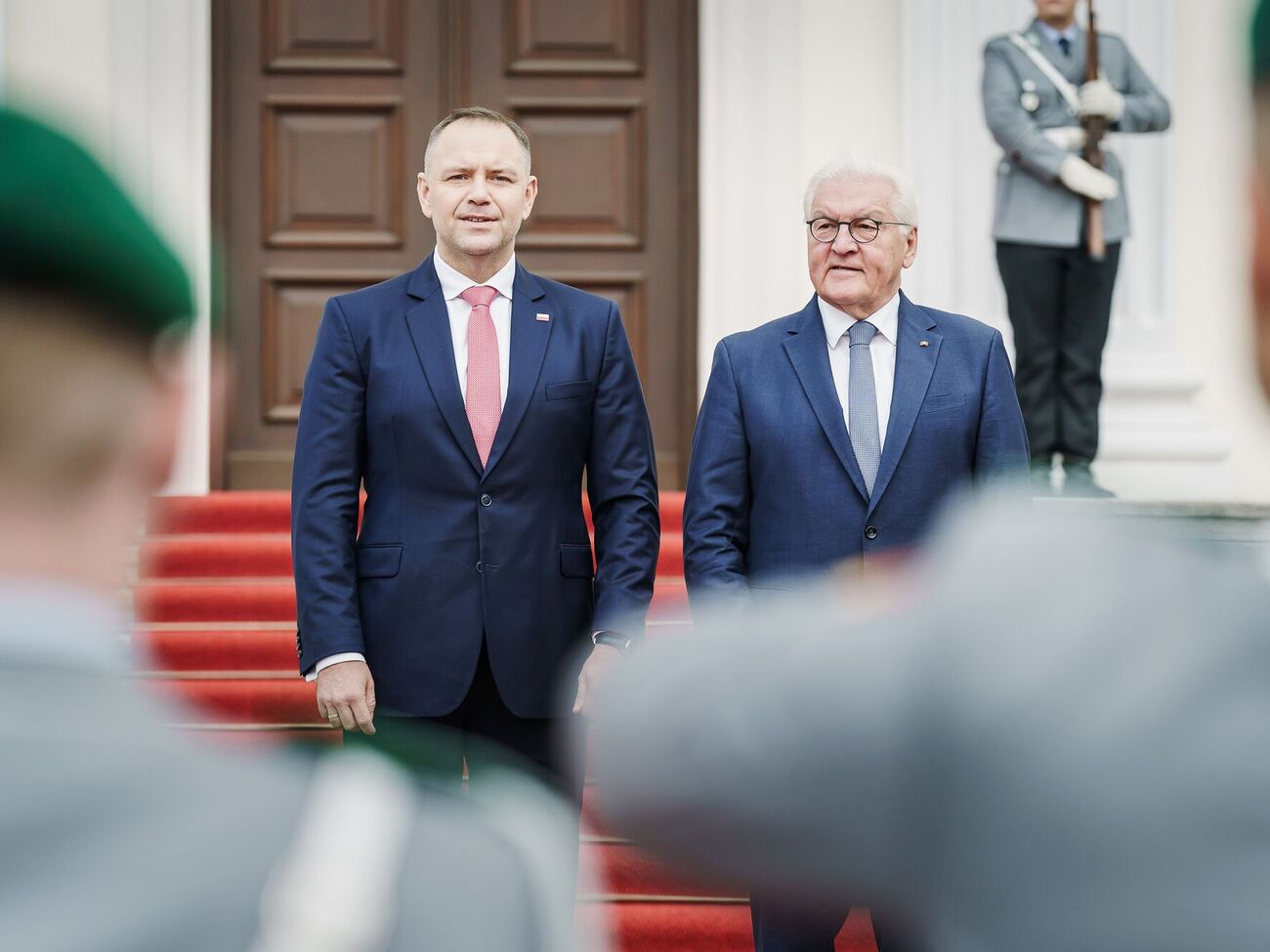 Разговор Навроцкого со Штайнмайером, несмотря на разногласия в вопросе репараций, прошел в дружественной атмосфере, пишет dpa