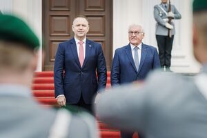 Розмова Навроцького зі Штайнмаєром, попри розбіжності в питанні репарацій, минула у дружній атмосфері, пише dpa