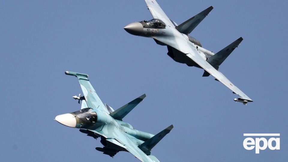 На аэродроме Морозовск дислоцируются бомбардировщики Су-34 и истребители Су-30/35