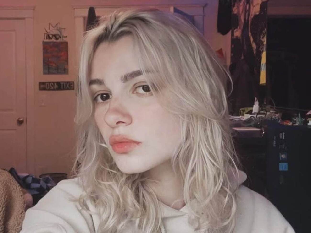 ЗМІ писали, що батько Заруцької не зміг виїхати з України на похорон доньки через заборону на виїзд чоловіків призовного віку