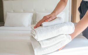 Чтобы не портить постельное белье и полотенца, не стоит стирать их вместе