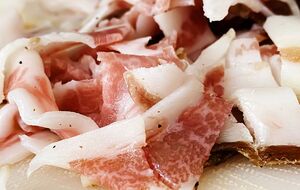 Спробуйте подати сало із цим продуктом. Так в Іспанії їдять хамон