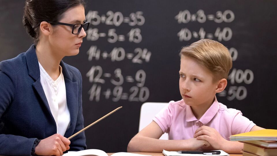 По словам Романенко, учитель должен пытаться избегать конфликтных ситуаций с учеником
