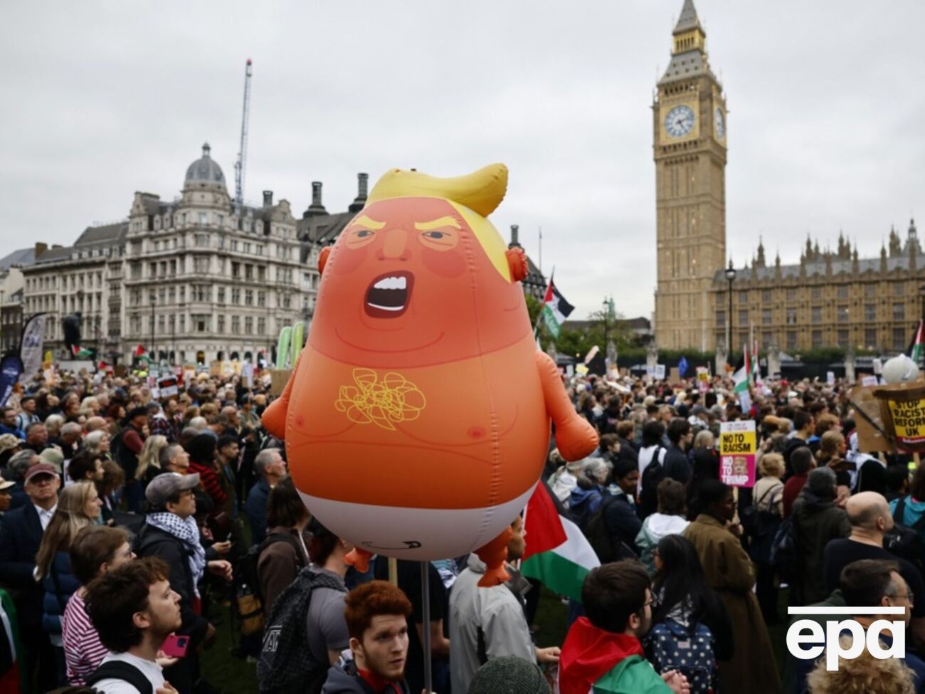 В протесте приняли участие, в частности, экологические, антирасистские, пропалестинские организации, выступающие против политики Трампа