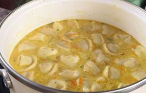 Для супа понадобится 300 г пельменей