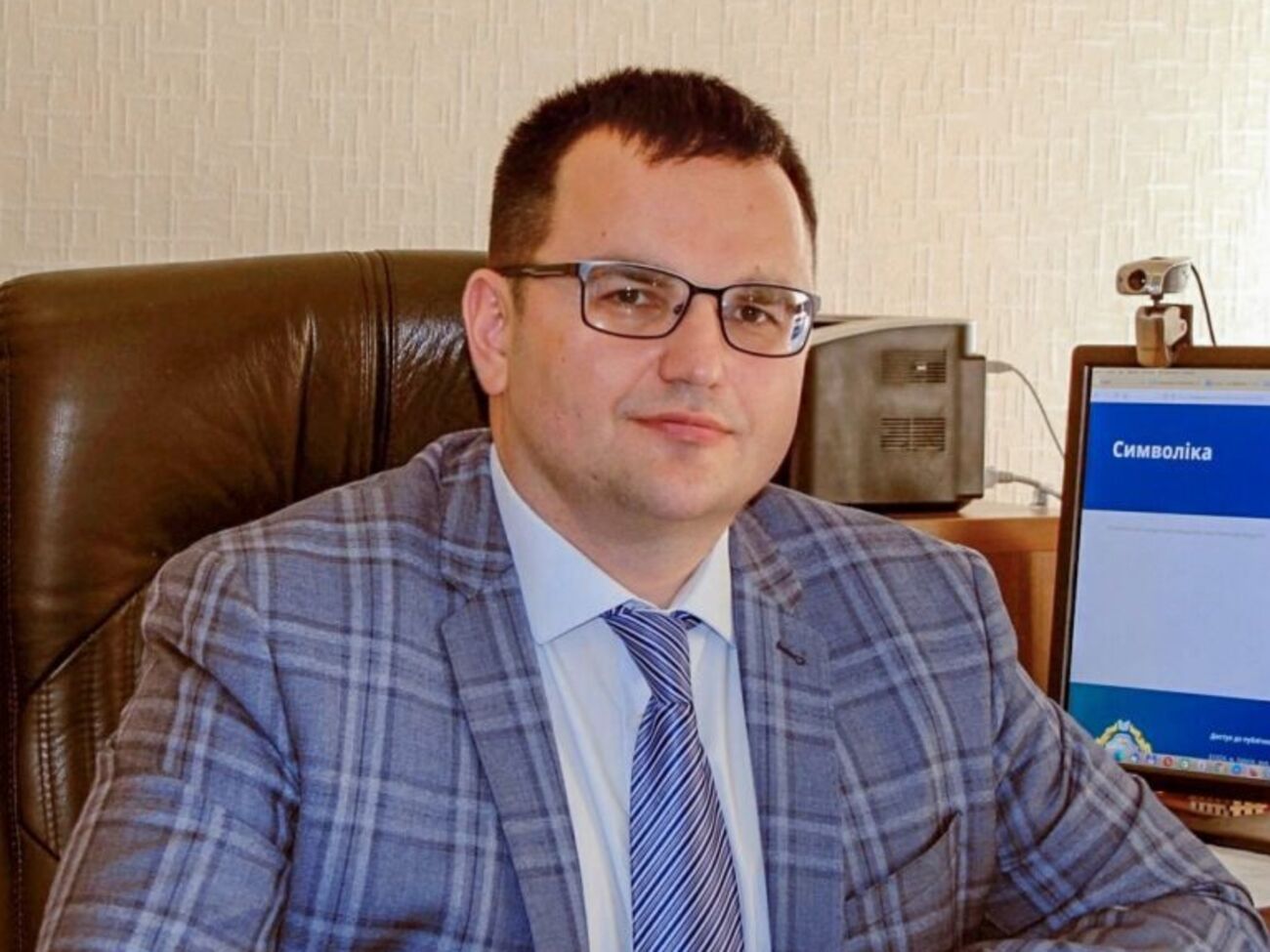 Барабаш является проректором по научно-педагогической работе и стратегическому развитию Национального юридического университета имени Ярослава Мудрого