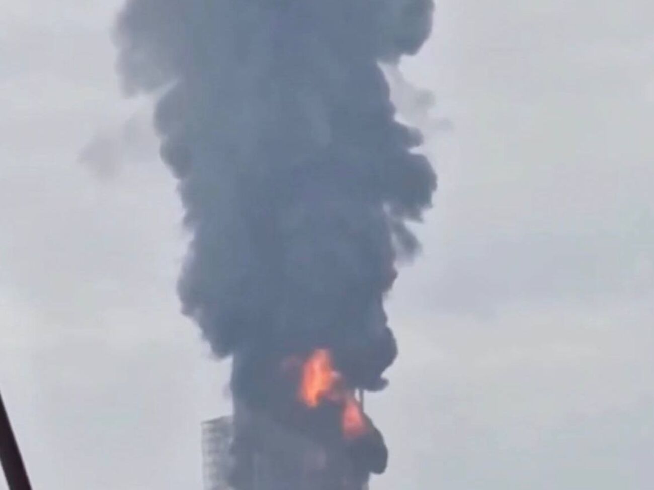 На заводе после удара произошел пожар