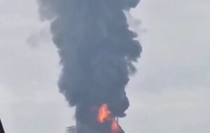 На заводі після удару сталася пожежа