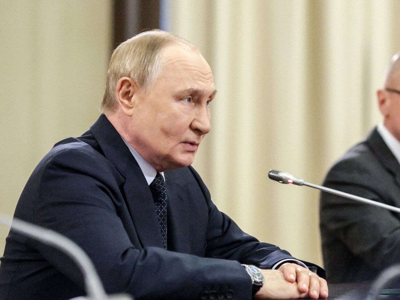 Військові загарбники зроблять "позитивний внесок" у роботу політичних партій та органів влади РФ, вважає Путін