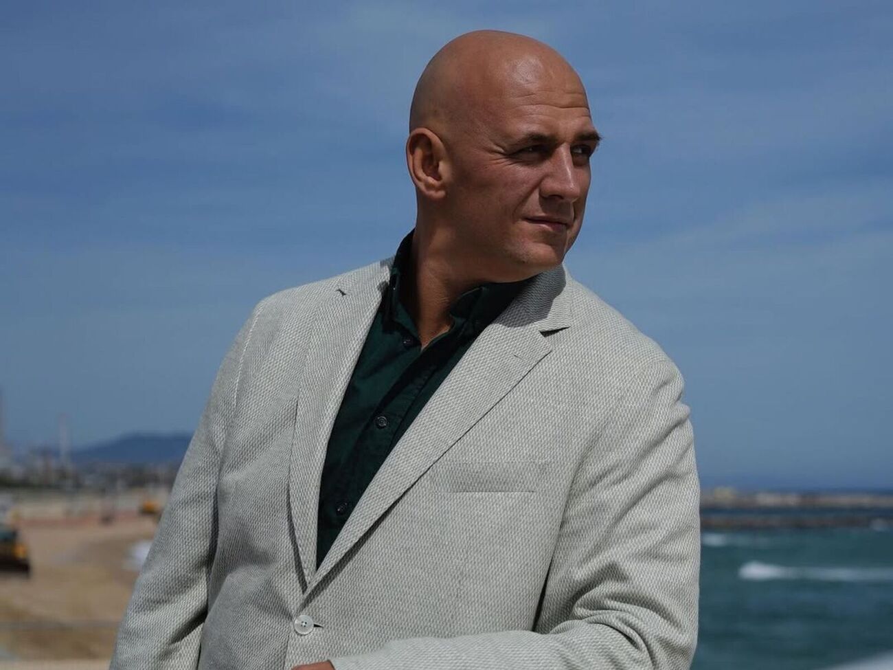 По словам Потапа, у него есть возможность приезжать и выезжать из Украины во время военного положения