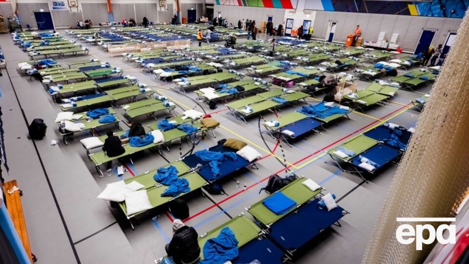 Требование к людям, бежавшим от войны, самостоятельно организовывать себе жилье не является жестоким, считает нидерландский министр