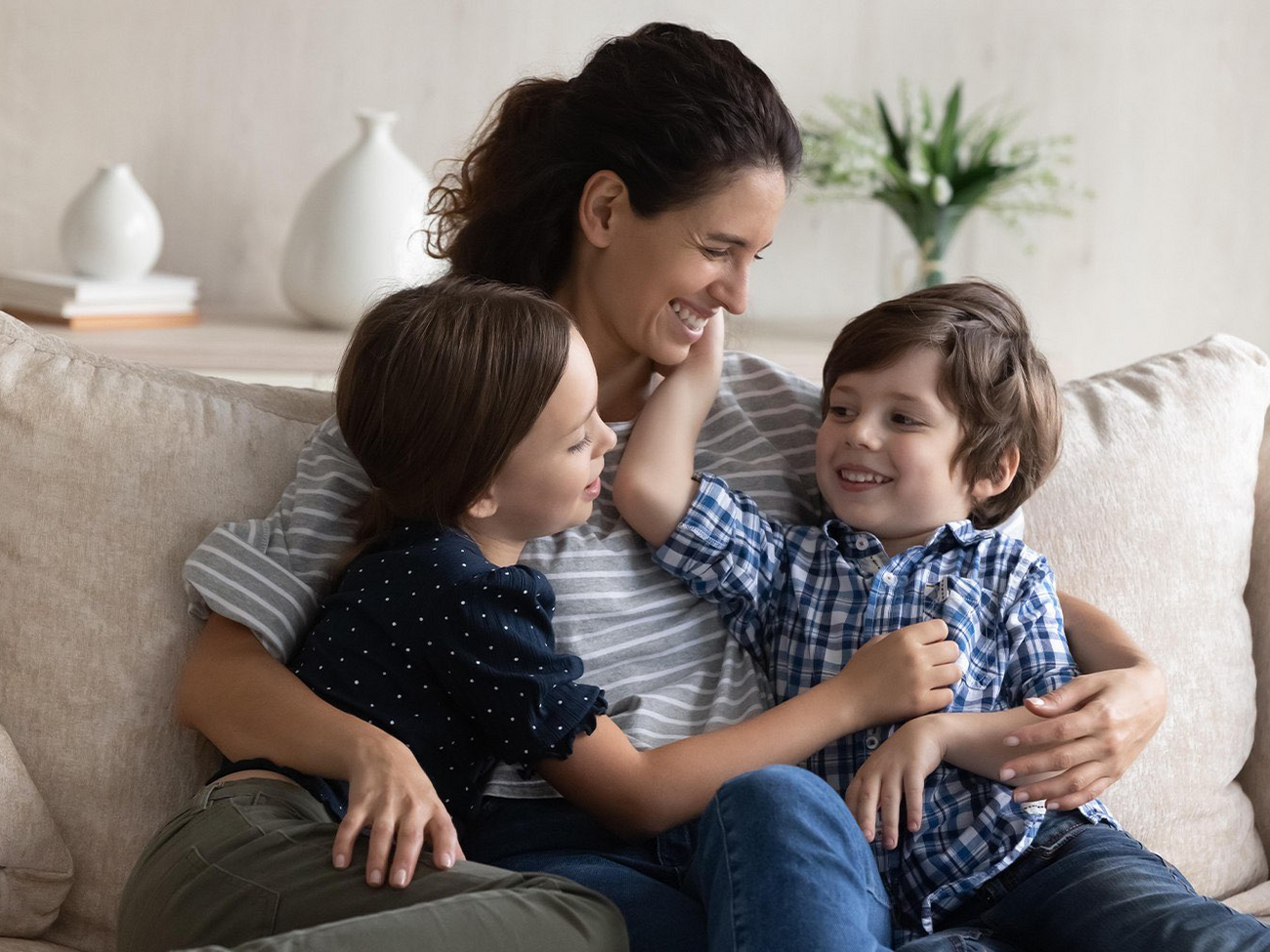 Психологиня поділилася практичними порадами, які допоможуть мамам упоратися з тривогою й відновити енергію
