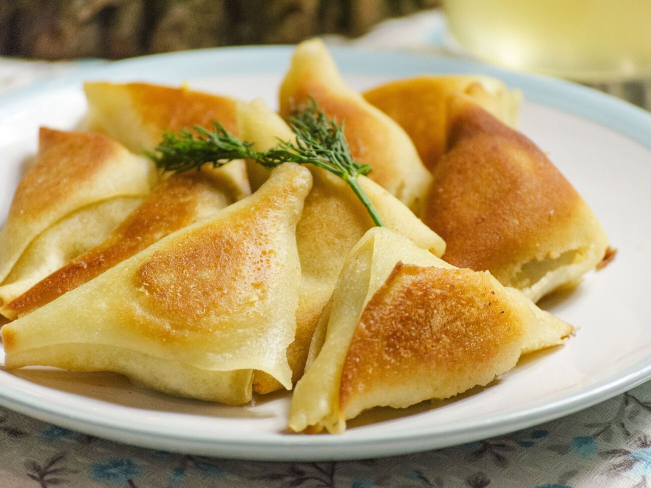 Пирожки жарятся с обеих сторон